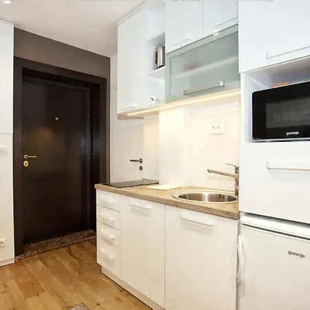 Hostgost Selected Suites - Skadarlija Square Белград Экстерьер фото