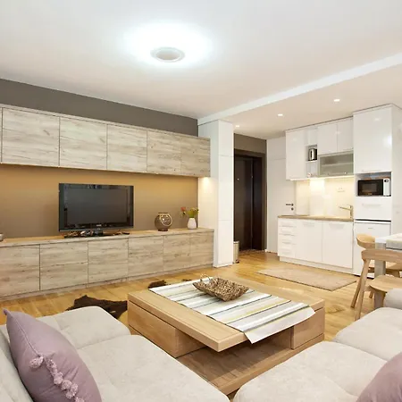 Hostgost Selected Suites - Skadarlija Square Белград Экстерьер фото