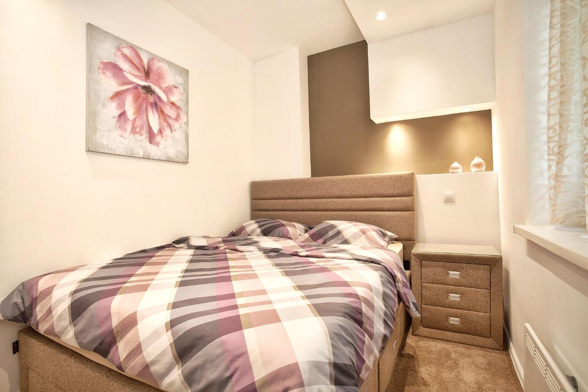 Hostgost Selected - Skadarlija Square Белград